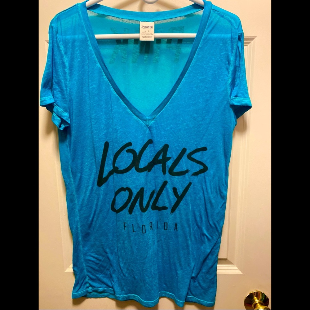 Victoria’s Secret PINK vneck top size Large